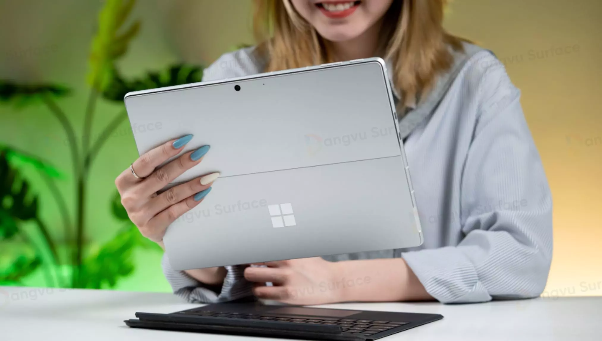 Surface Pro 10 sở hữu thiết kế siêu mỏng nhẹ