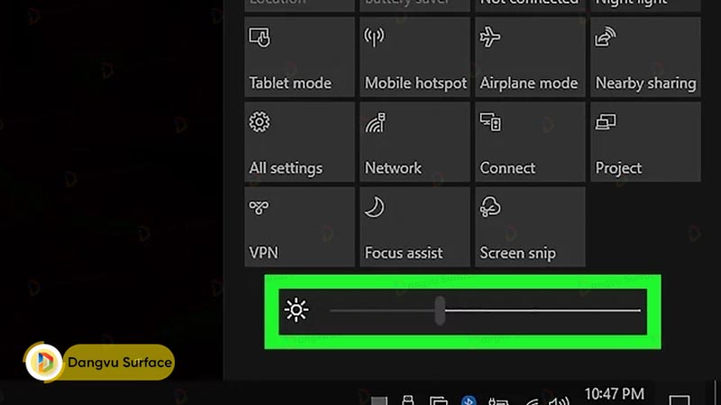 Ở các phiên bản Windows Update mới hơn thì sẽ có thanh chỉnh độ sáng tích hợp trong này