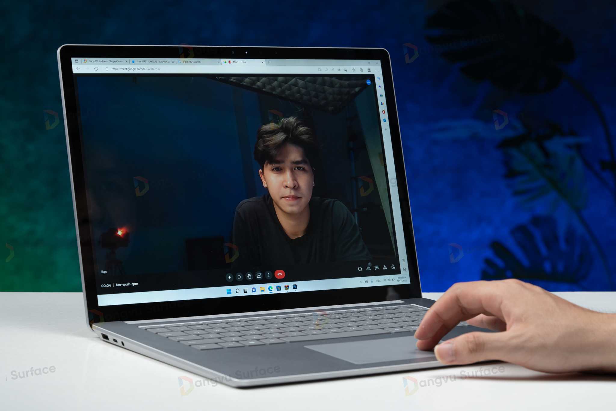 Thế hệ thứ 7 dòng Surface Laptop, thì đã được hãng Microsoft trang bị camera Surface Studio HD 1080p