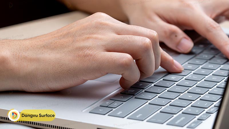 Bàn phím Surface cho cảm giác gõ thoải mái