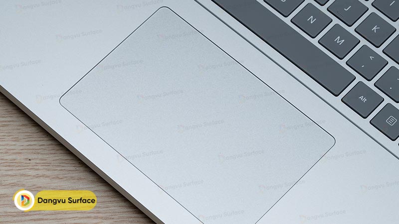 Trackpad với kích thước lớn, tích hợp công nghệ hiện đại