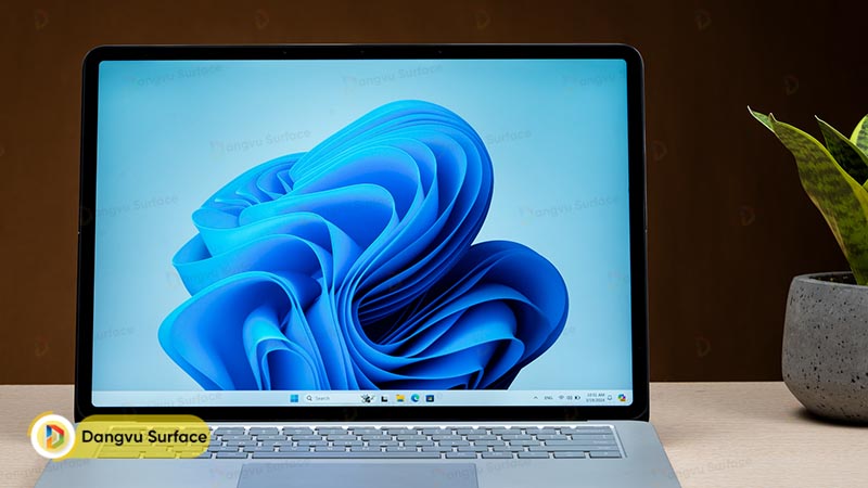 Surface Laptop Studio 2 có kích thước màn hình 14,4 inch