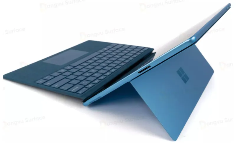 Phần chân đế Kickstand phía sau của Surface Pro 9