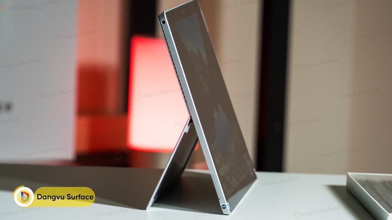 Surface Pro 4 vẫn giữ nguyên phong cách của những đời trước nhưng linh hoạt hơn