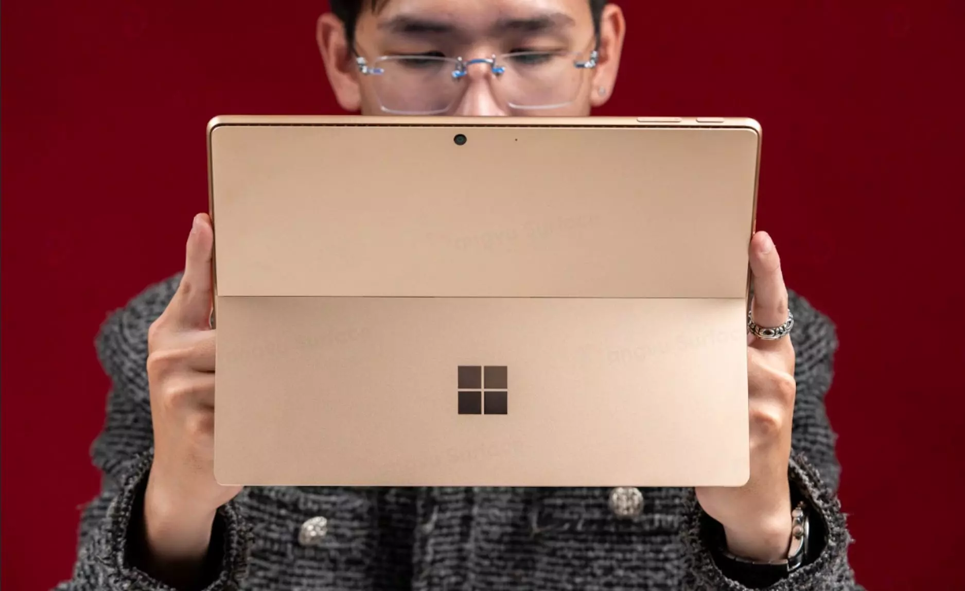 Camera Surface Pro 11 hỗ trợ quay video 4K