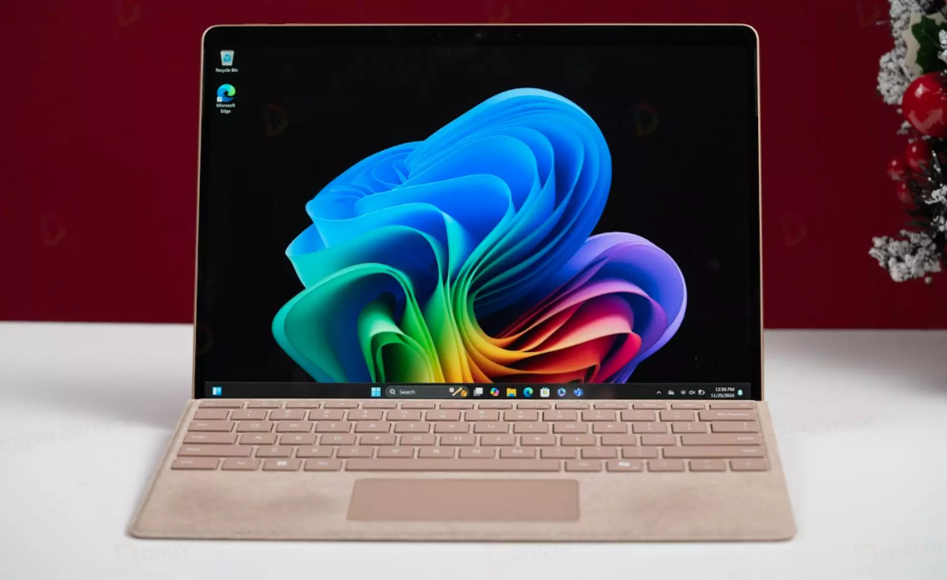 Surface Pro 11 có 2 tùy chọn màn LCD và OLED