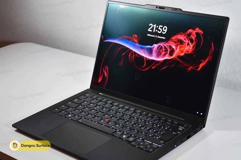 X1 Carbon Gen 13 là chiếc laptop ThinkPad đầu tiên sở hữu màn hình OLED