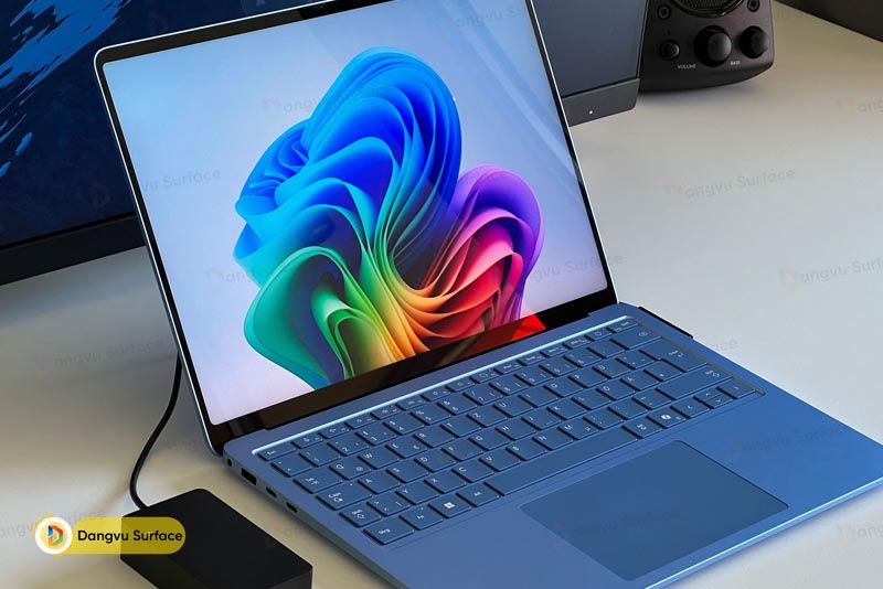 Surface Laptop 7 cho thời gian hoạt động lên tới 12 tiếng đồng hồ