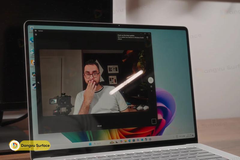 Tương tự, chất lượng camera Surface cũng là 1080p