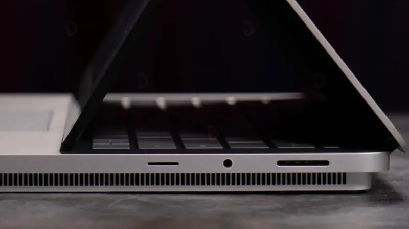 Microsoft Laptop Studio 2 giữ lại cổng Surface Connect độc quyền
