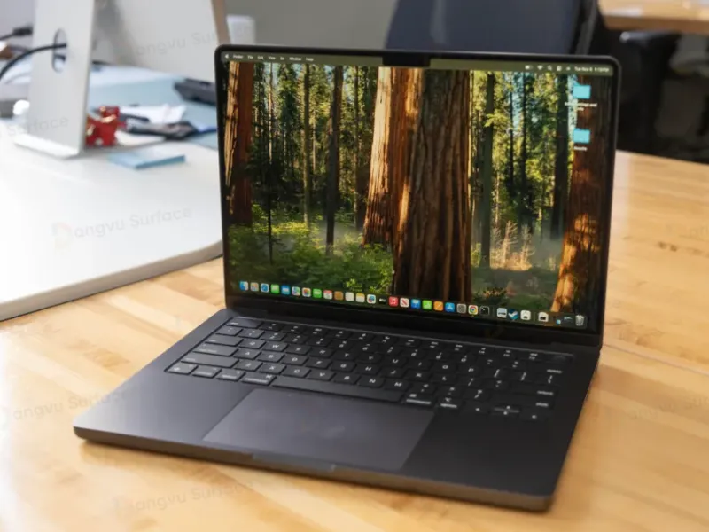 MacBook Pro 14 M4 Pro sở hữu màn hình mini-LED