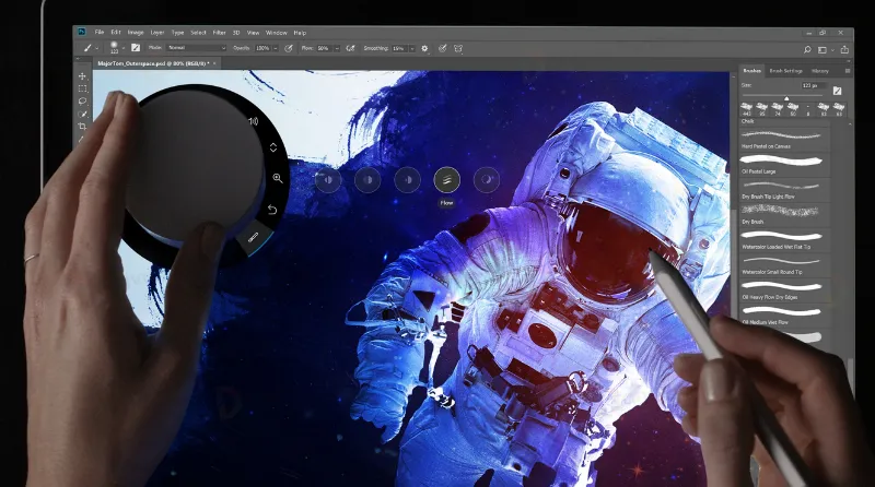 Surface Dial có thể đặt trực tiếp lên màn hình để trải nghiệm