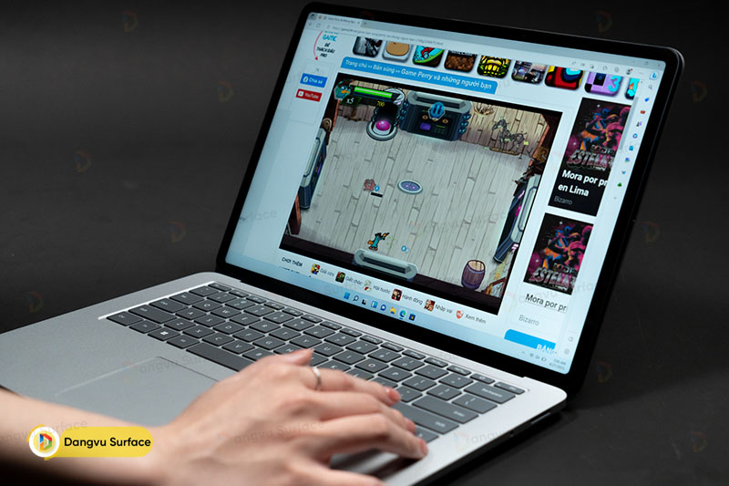 Một chiếc laptop gaming thực thụ được sản xuất bởi Microsoft ra mắt vào năm 2023 hoặc 2024 là hoàn toàn khả thi