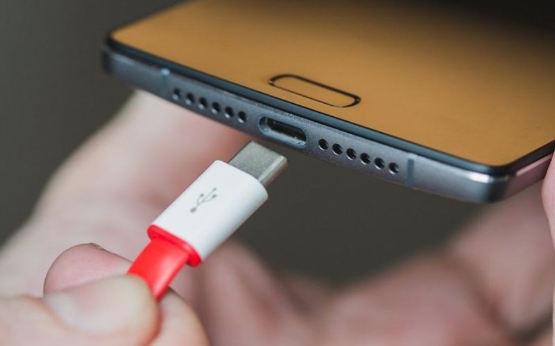 So với các loại USB truyền thống, USB Type-C sở hữu tốc độ truyền dữ liệu nhanh hơn rất nhiều