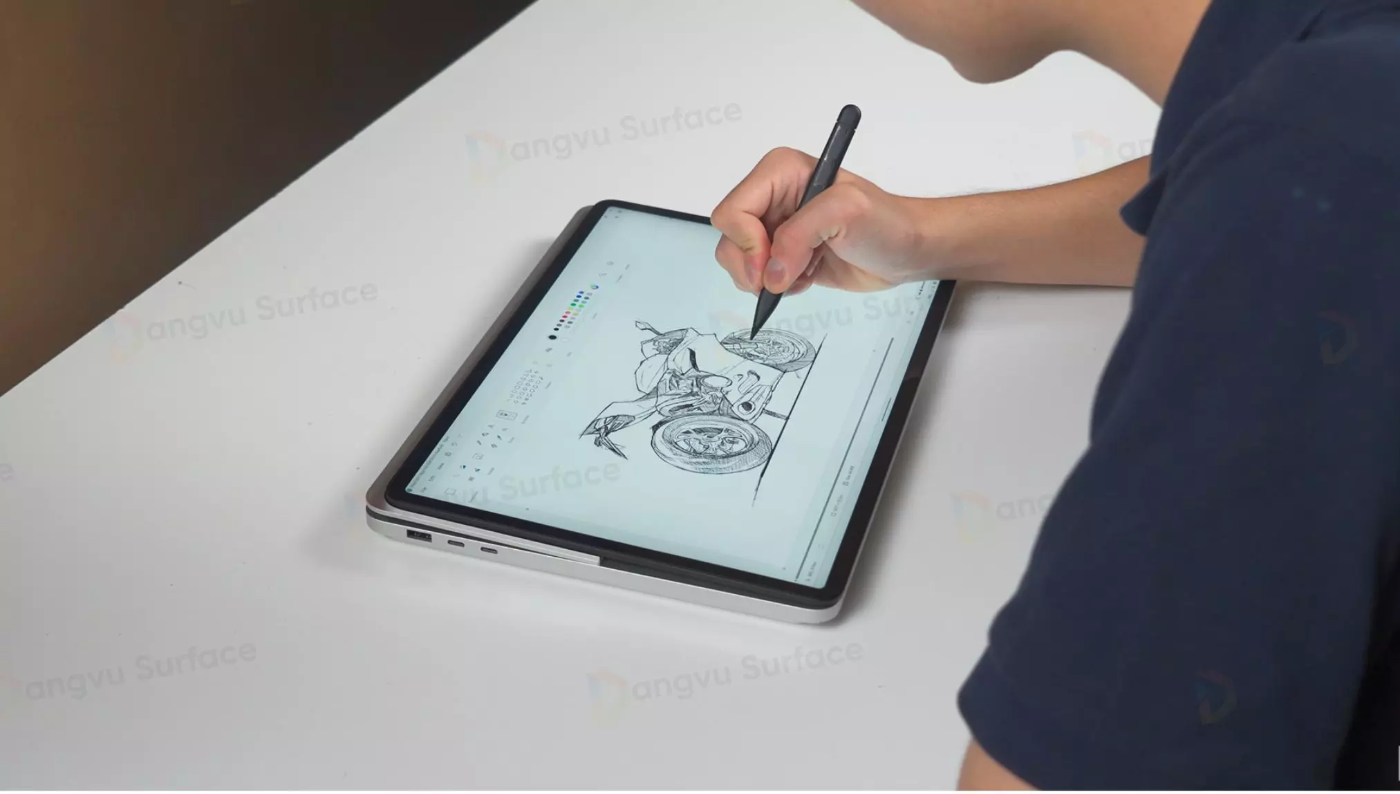 Thao tác trực tiếp với màn hình bằng bút Surface Slim Pen 2