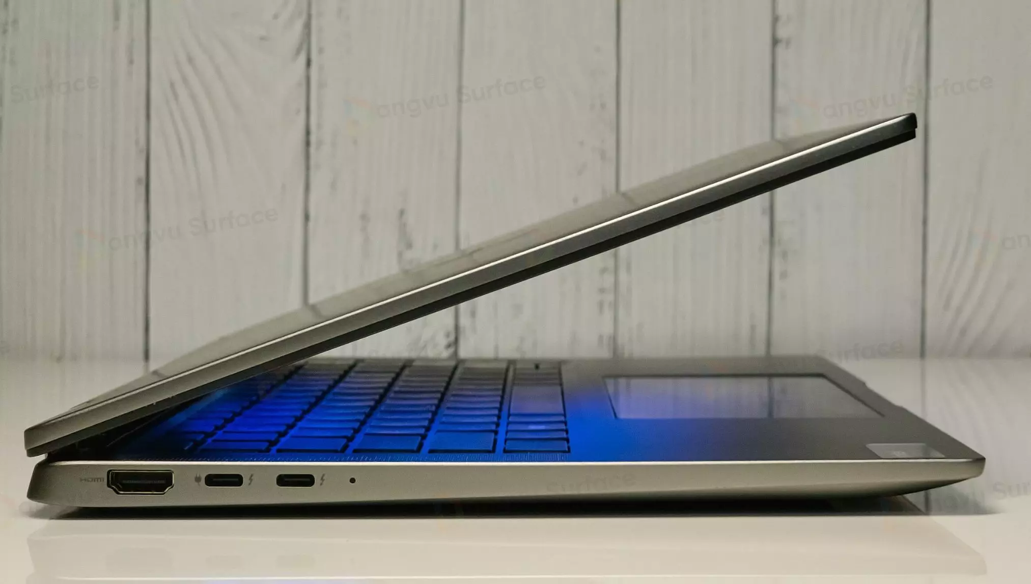 Cổng kết nối trên Latitude 7450 
