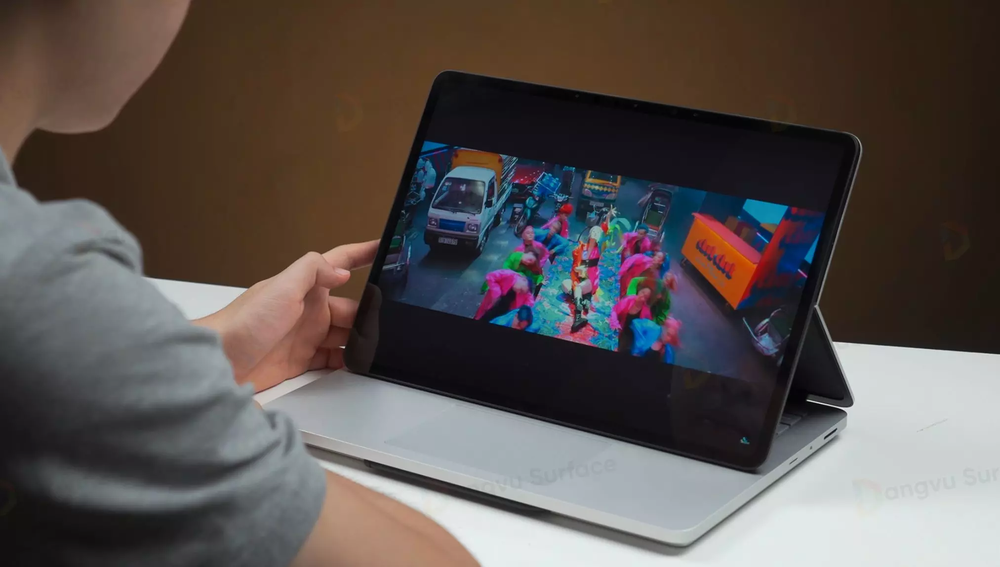 Trải nghiệm giải trí với âm thanh chất lượng cao trên Laptop Studio 2