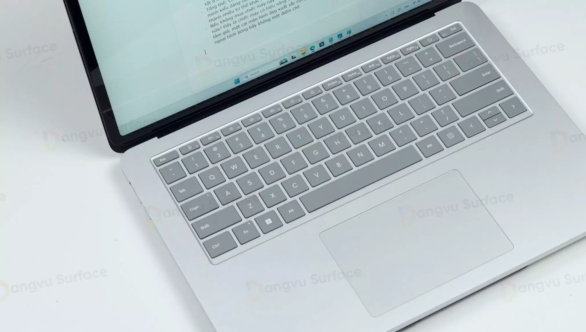 Bàn phím Chicklet trên Laptop Studio 2