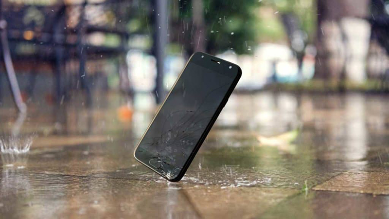 Thiết bị được dùng kính cường lực Gorilla Glass có thể chịu lực và chống trầy tốt hơn so nhiều với các sản phẩm chỉ dùng kính cường lực bình thường.