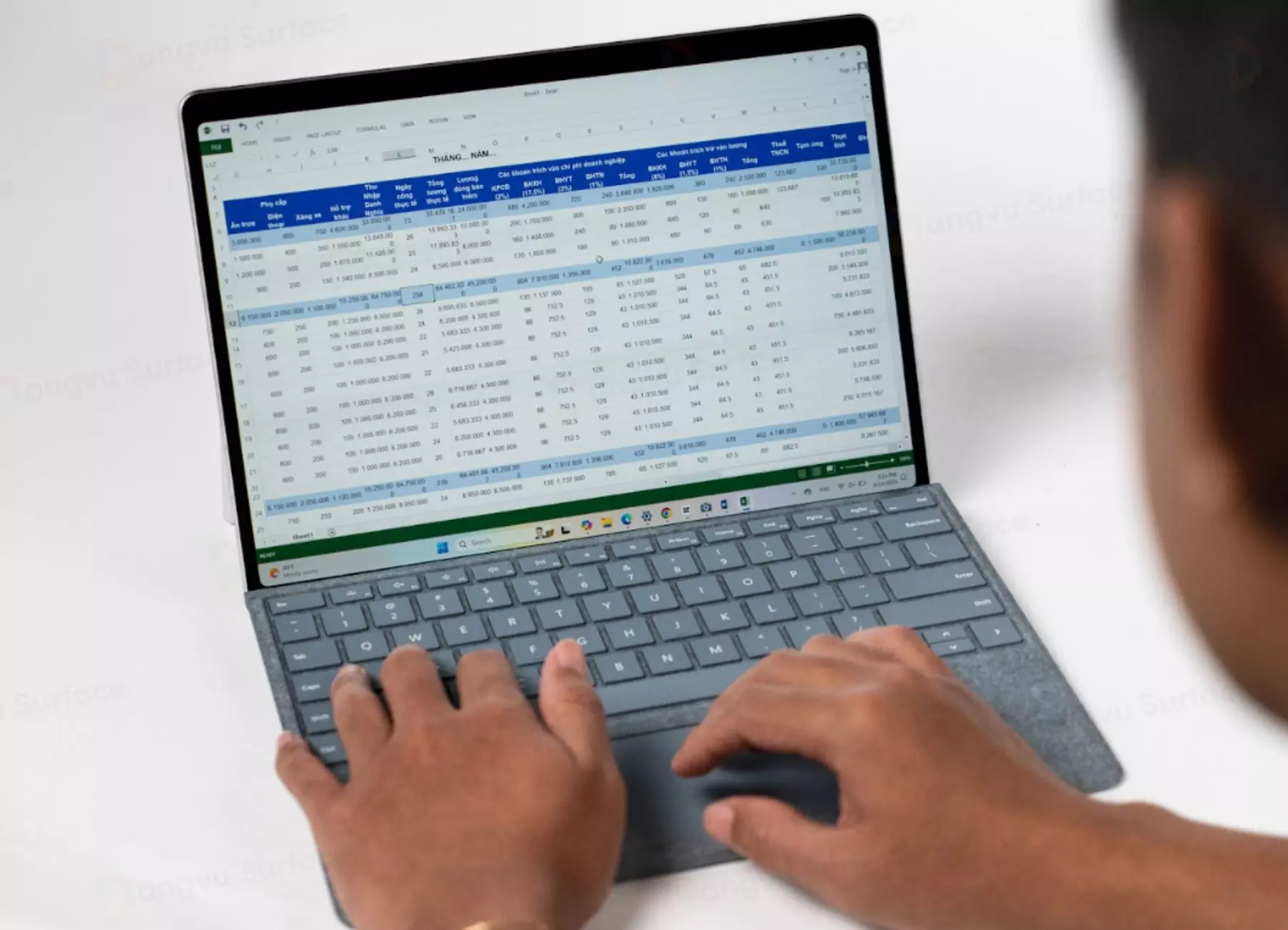 Laptop màn hình FHD thích hợp cho người dùng văn phòng