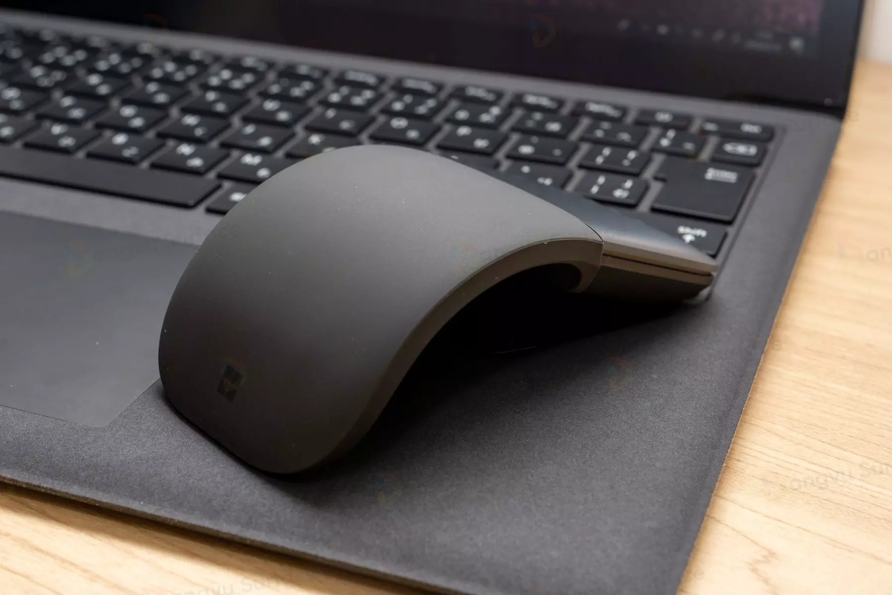 Chuột Microsoft Surface Arc có đáng mua không?