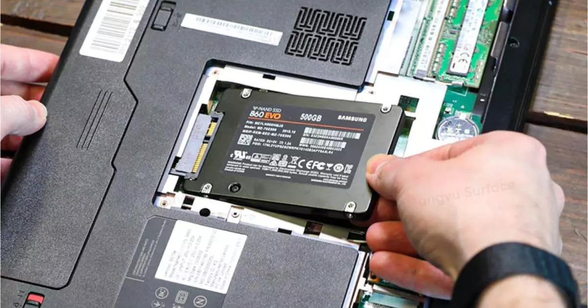 SSD không gây tiếng ồn khi hoạt động, đồng thời giúp thiết bị tiết kiệm năng lượng