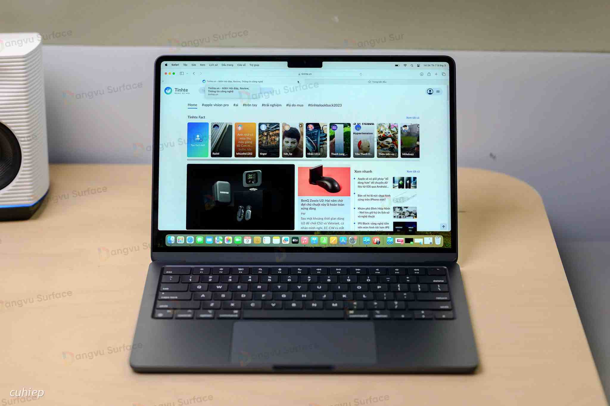 Microsoft Surface Laptop 7th và Apple MacBook Air M4 đều cung cấp hiệu năng hoạt động xuất sắc trong phân khúc máy tính xách tay Ultrabook siêu di động