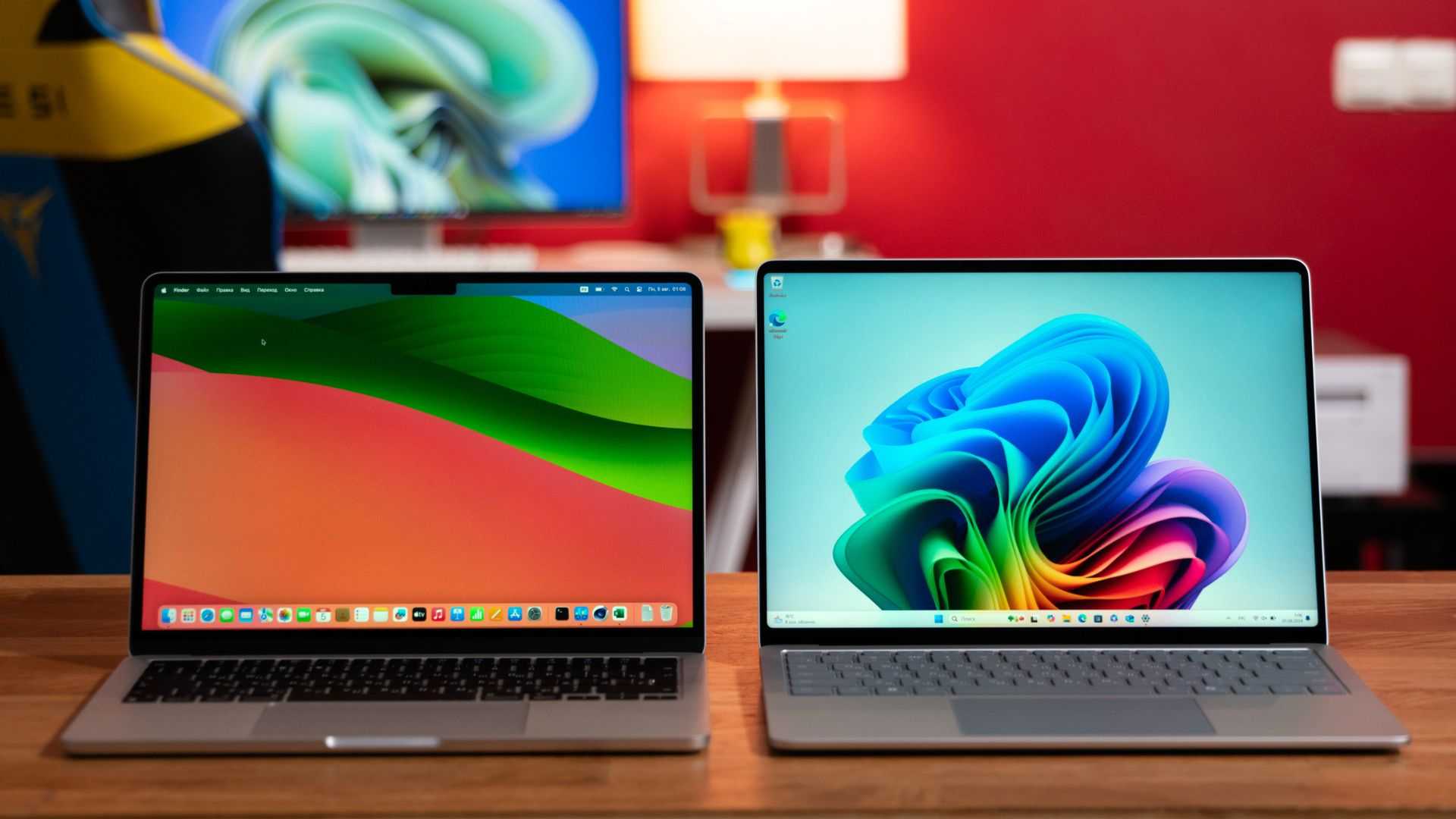 Microsoft Surface Laptop 7th và Apple MacBook Air M4