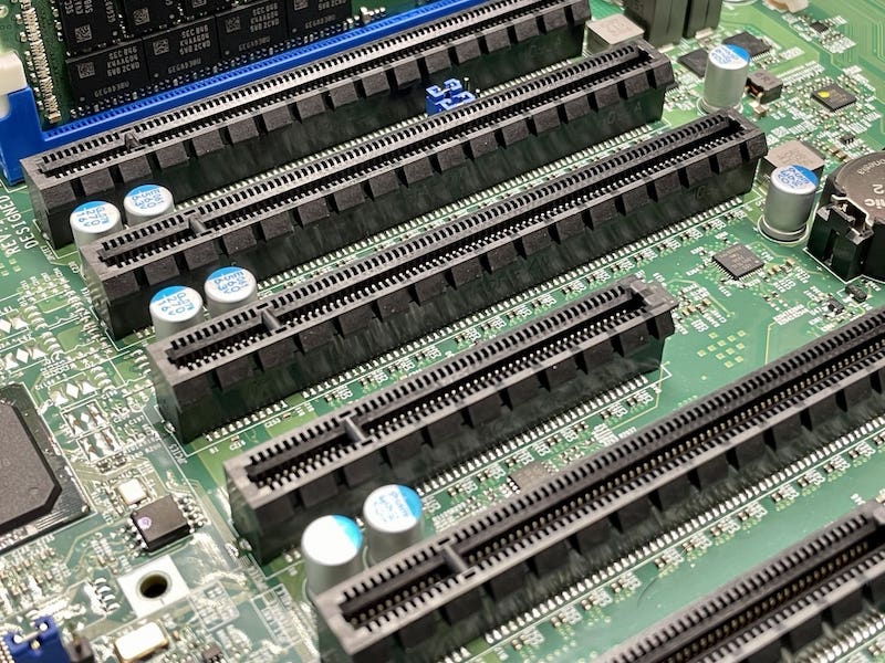 PCIe (Peripheral Component Interconnect Express)