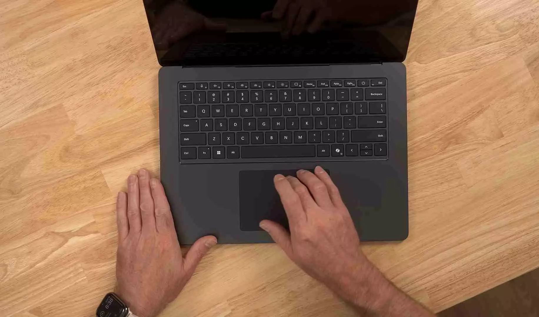 Bàn di chuột này giúp người dùng thực hiện các thao tác cử chỉ ngón tay được thoải mái và dễ điều khiển hơn