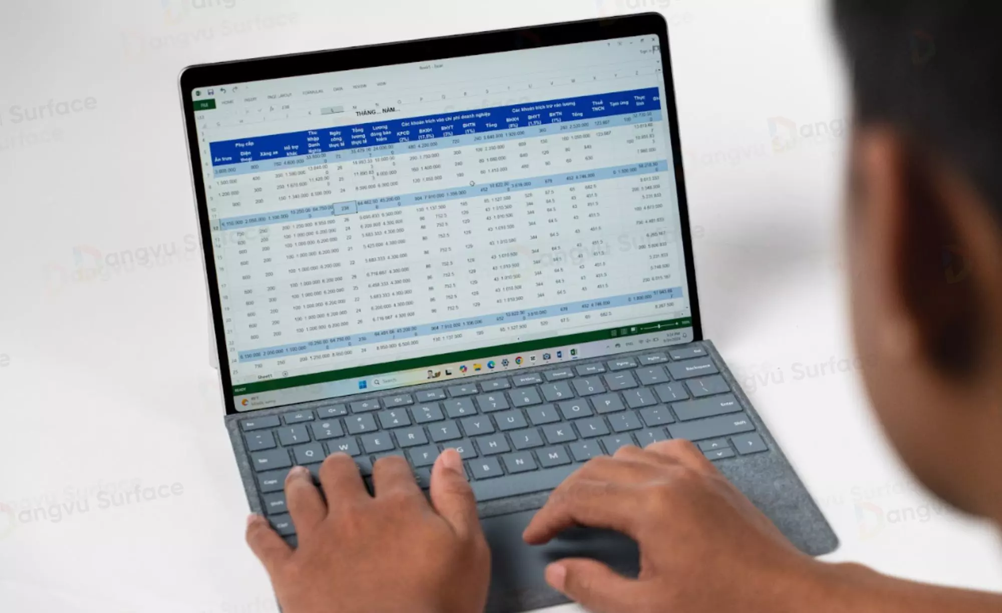 Thời lượng pin Pro 11 có thể kéo dài lên đến 14 giờ