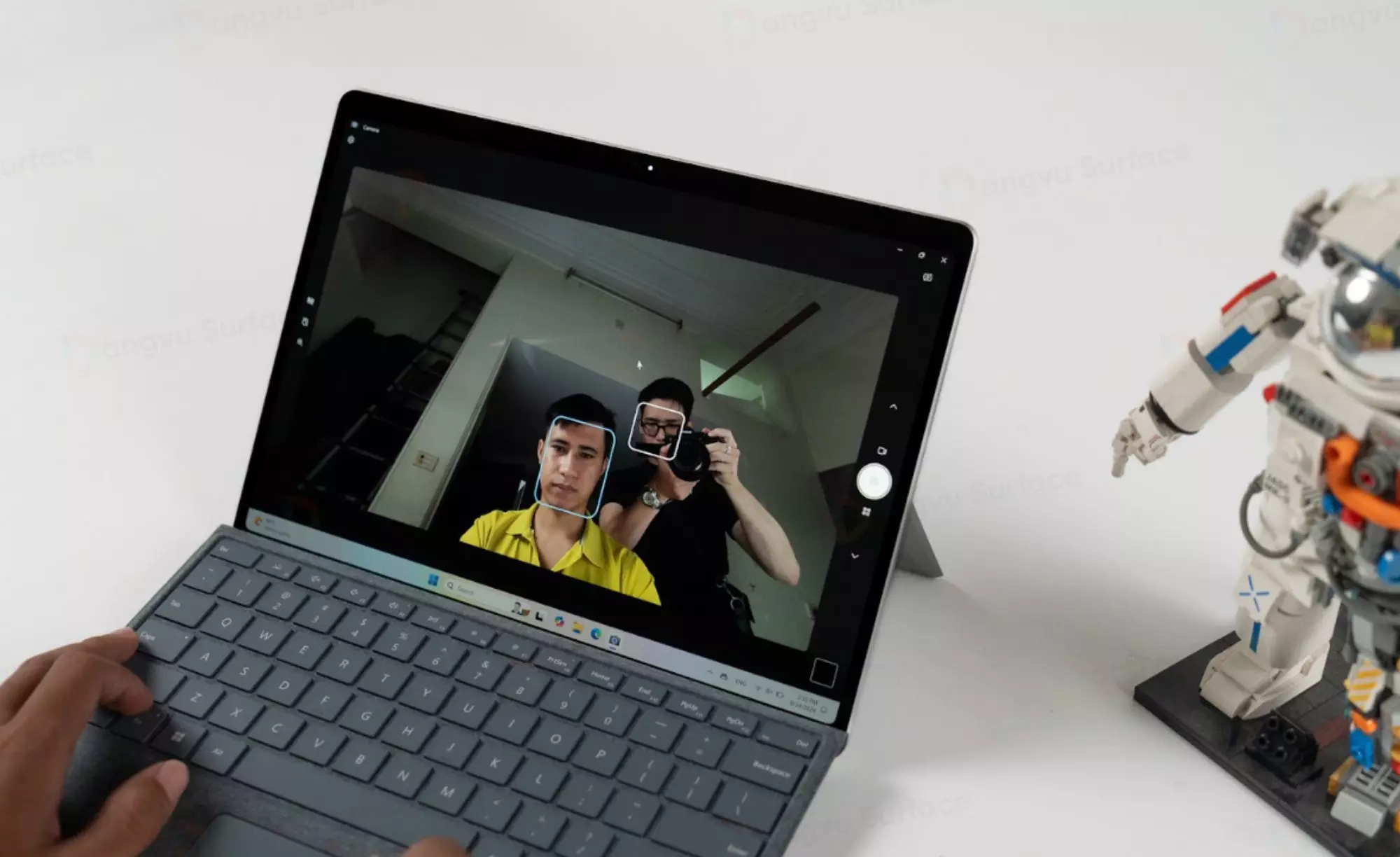 Camera trước 5MP, hỗ trợ quay phim và chụp ảnh chất lượng 1080p