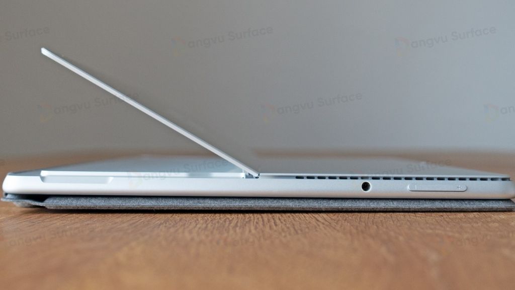 Jack cắm tai nghe 3.5mm đáp ứng nhu cầu phổ biến của nhiều người dùng