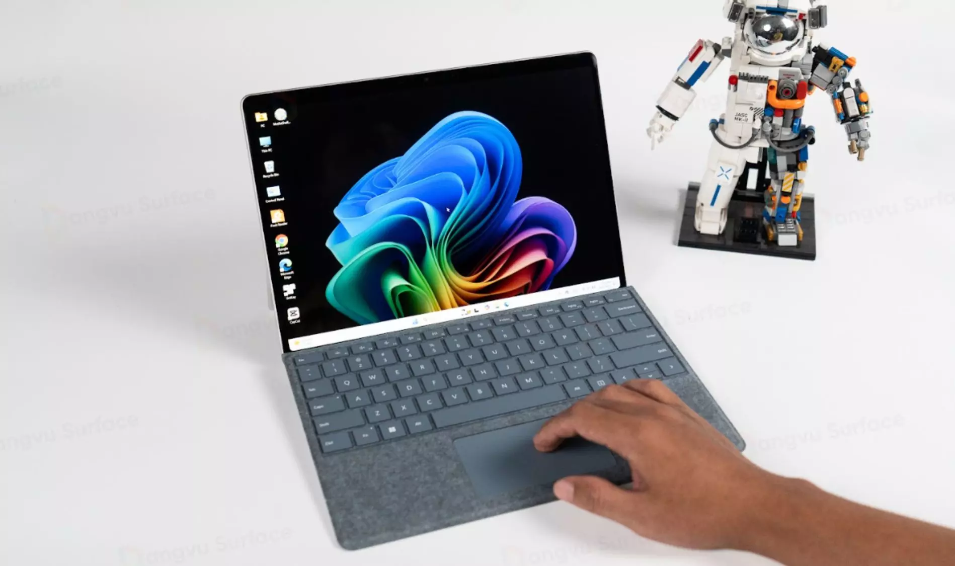 Trải nghiệm hiển thị trên Pro 11 không tối ưu bằng Laptop 7