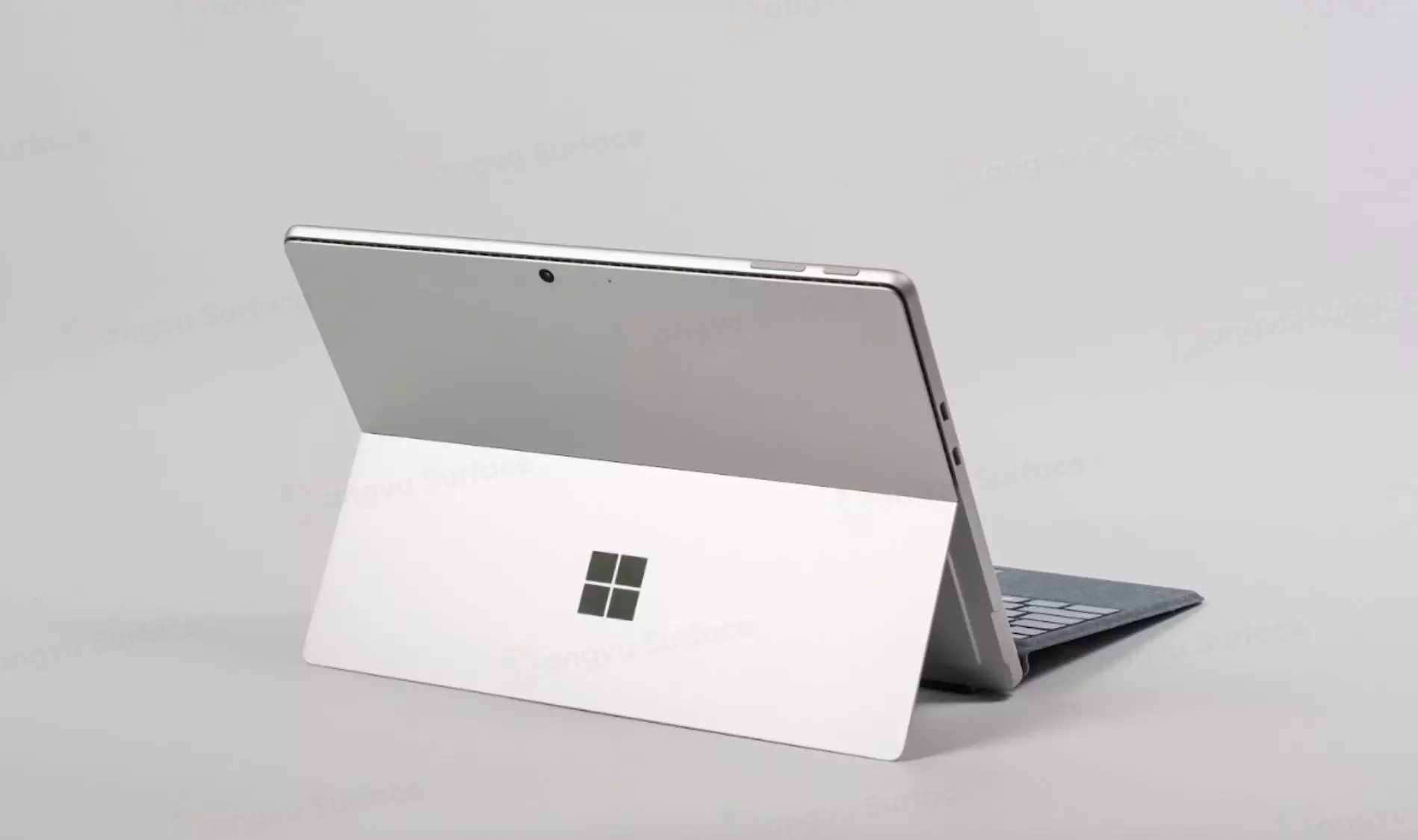 Thiết kế 2 in 1 của Pro 11 khiến thiết bị kém ổn định hơn Laptop 7