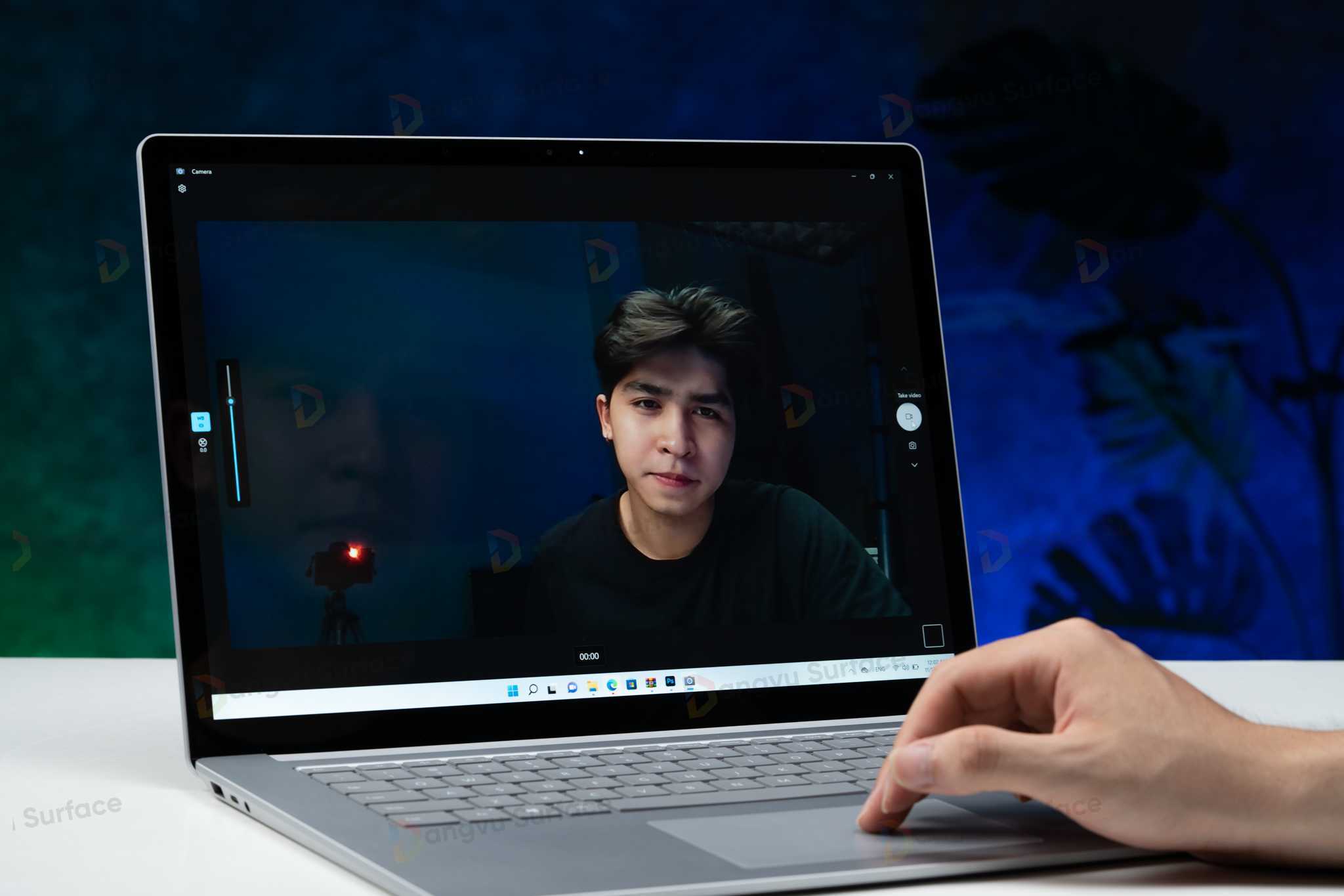 Người dùng thường thấy TrackPad được trang bị trên các dòng máy tính xách tay như Lenovo, Surface Laptop...
