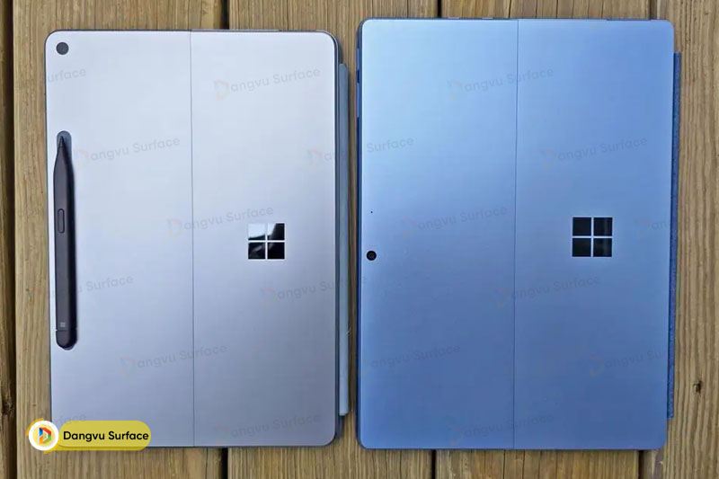Trực quan về kích thước nhỏ gọn của Surface Pro 12 inch so với Surface Pro 11
