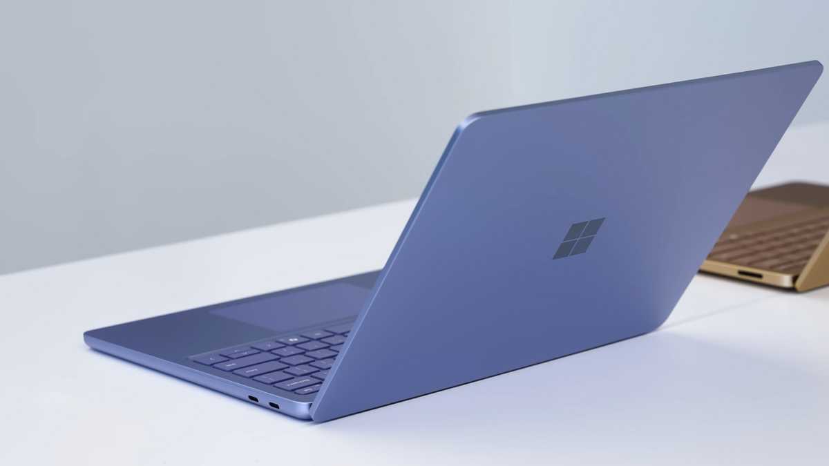 Surface Laptop 13 inch – Đẹp từ màu đến hiệu năng