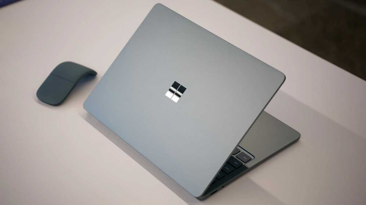 Surface Laptop 13” – Mỏng nhẹ, mạnh mẽ