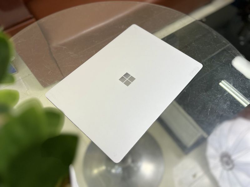 Surface Laptop 2 Cũ vẫn luôn đáp ứng tốt các nhu cầu sử dụng cho nhiều đối tượng người sử dụng và dù mọi người có sử dụng trong 4, 5 năm tới
