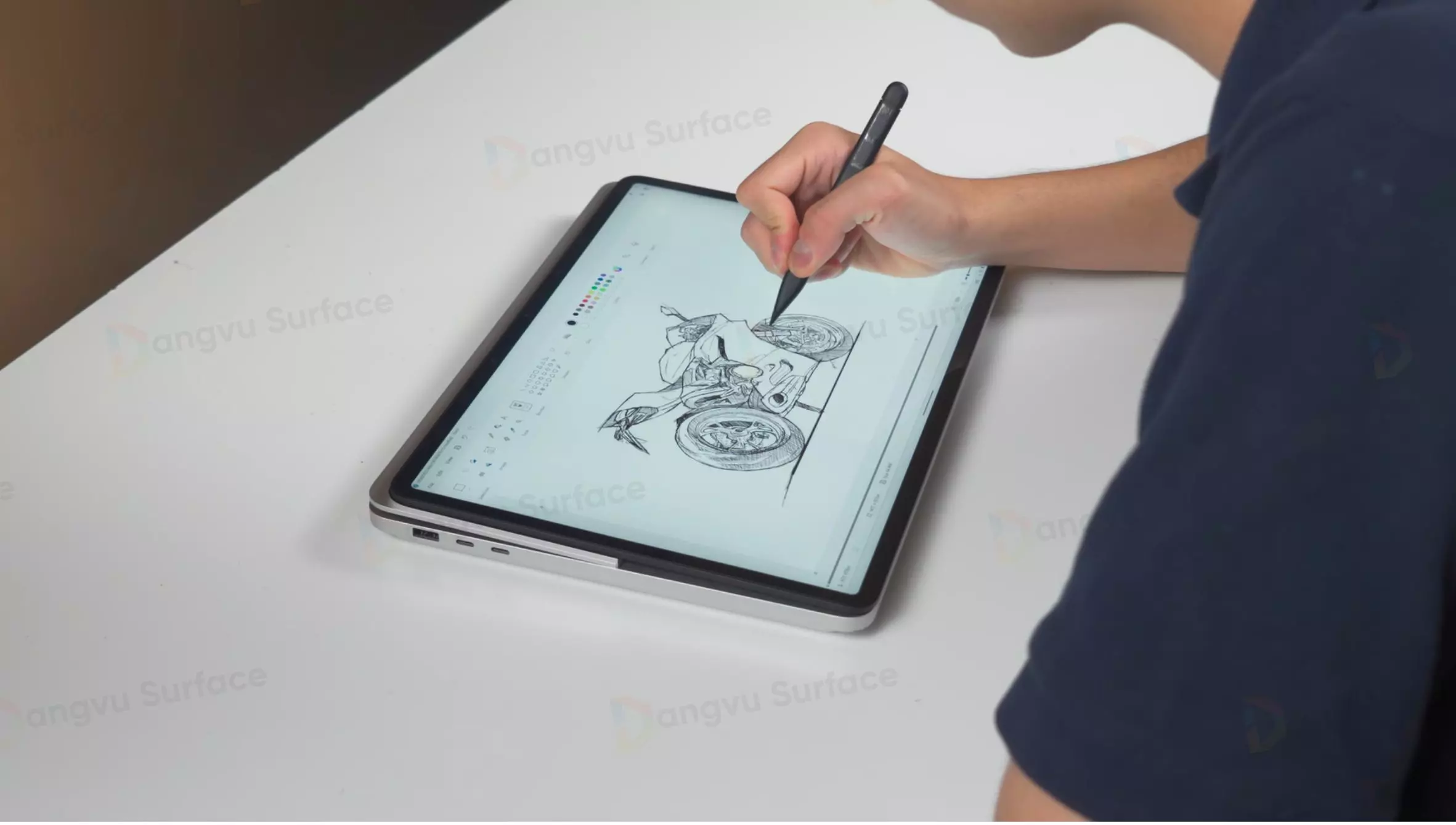 Surface Slim Pen 2 tích hợp cả sạc không dây và cảm biến áp lực 4096, độ trễ 2ms