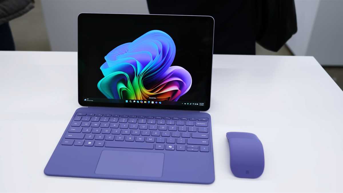 Thiết kế đột phá của Surface Pro 12 inch – gọn nhẹ, cao cấp.
