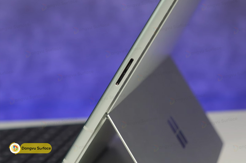 Cổng sạc Surface Connect bố trí ở bên phải