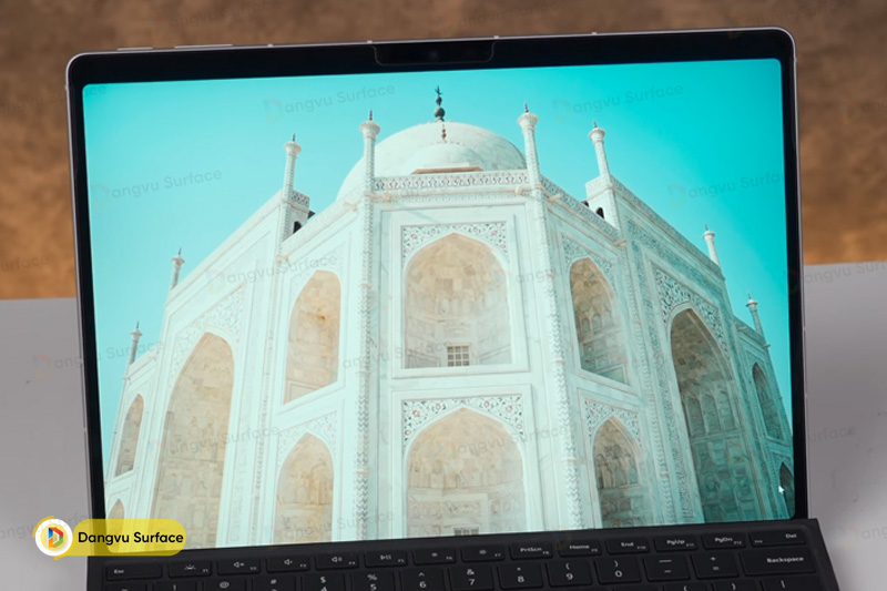 Màn hình Surface Pro 11 5G có chất lượng hiển thị suất sắc với 2 tùy chọn tấm nền