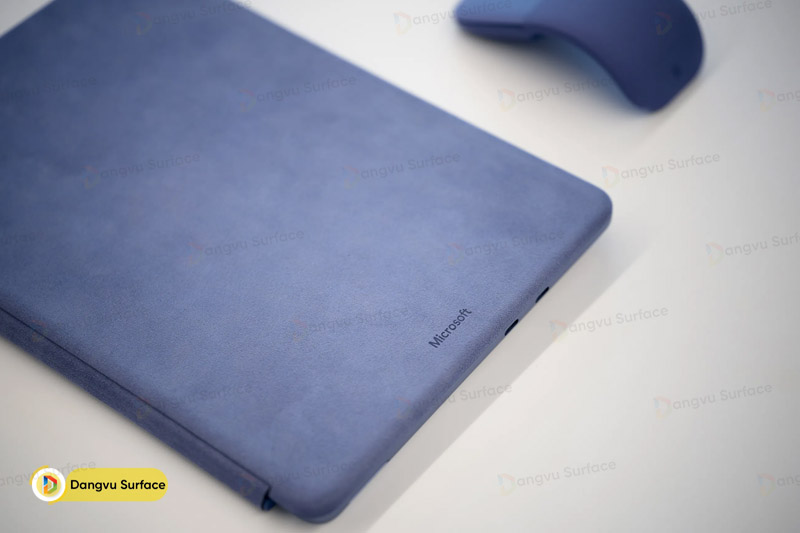 Mặt ngoài bàn phím Type Cover mới dùng chất liệu Alcantara