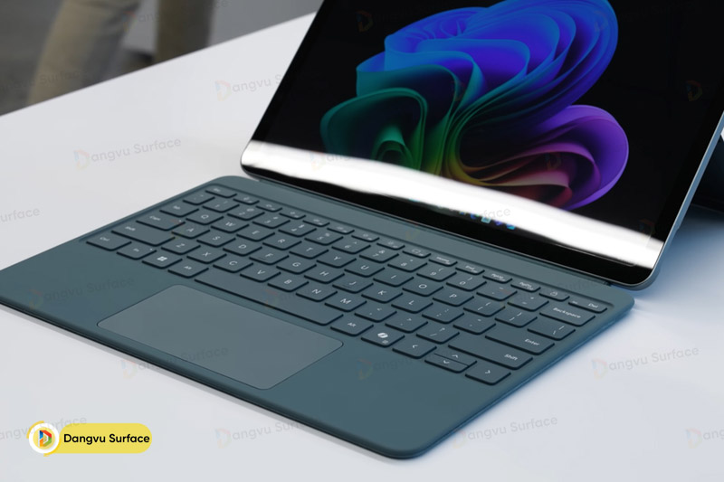 Surface Pro 12 inch là chiếc tablet lai khá lý tưởng trong năm 2025
