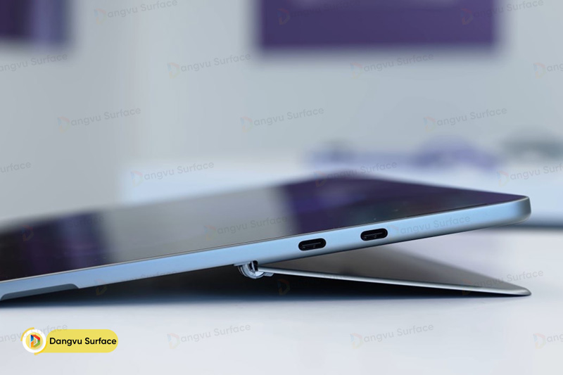 Lớp bảo vệ màn hình là kính cường lực Corning Gorilla Glass cao cấp, giúp chống trầy xước, an toàn khi va đập hay rơi rớt`
