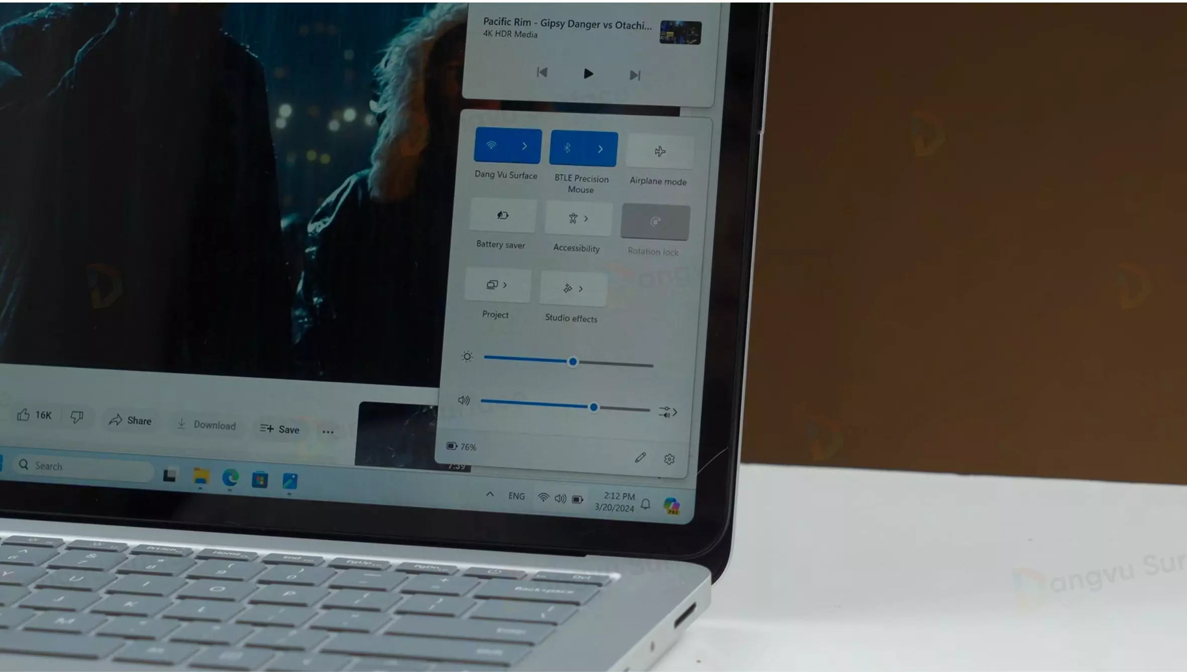 Về độ sáng màn hình thì Surface Laptop Studio 2 đã được hãng Microsoft tích hợp độ sáng cao nhất là 650 nits