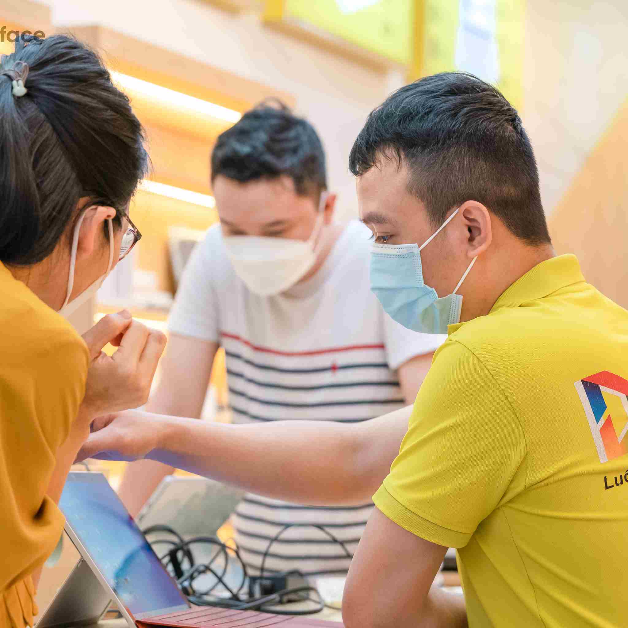 Đăng Vũ cung cấp đa dạng các thiết bị Surface cũ với mức giá phải chăng nhưng chất lượng thì vẫn luôn đảm bảo cho khách hàng tốt nhất