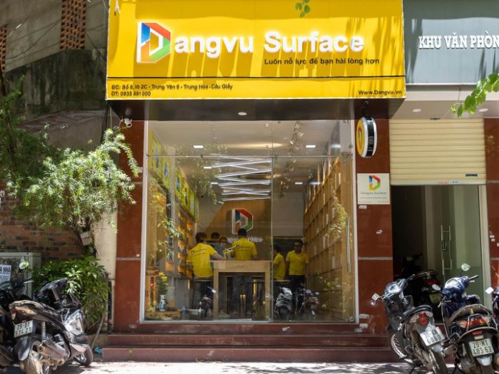 Tại Đăng vũ Surface, mọi người khi tới sẽ được đội ngũ nhân viên có chuyên môn, nghiệp vụ cao tư vấn nhiệt tình và lịch sự